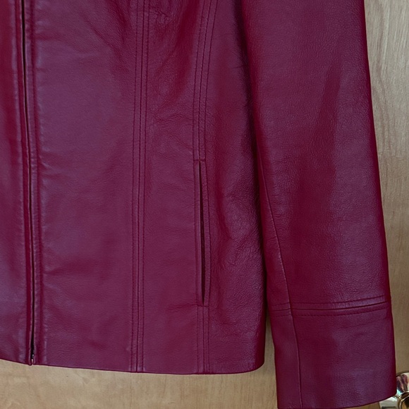 Covington Women's Bold Red Leather Jacket - Picture 6 of 15